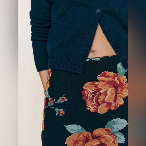 NWT Reformation Layla Skirt in Floral Size 2 - Picture 4 of 7